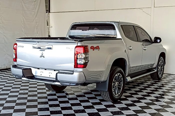 MITSUBISHI TRITON 2021 completo
